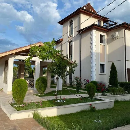 Villa Инни Парк - Вили Вяра , Надежда И Любов Slantchev Briag